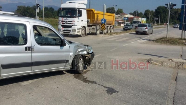 Batakköy Kavşağında Trafik Kazası